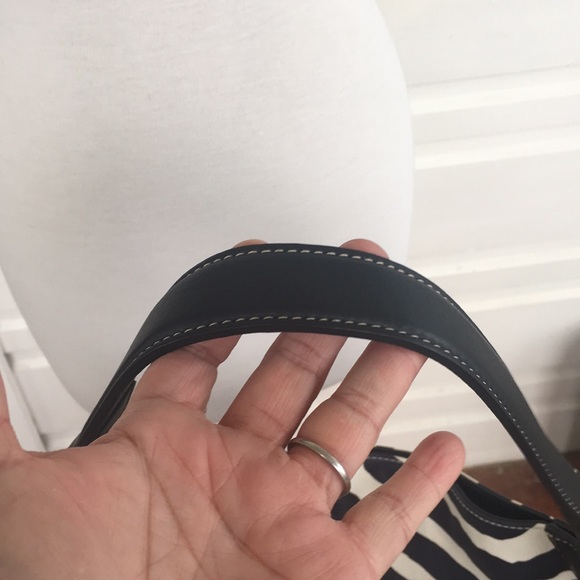 Dooney & Bourke zebra oversized bucket bag - Picture 3 of 8